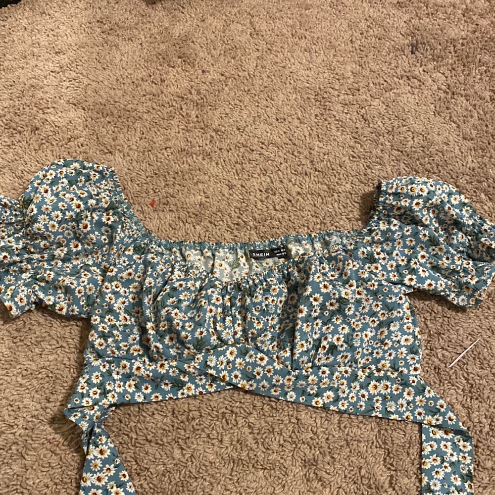 Cropped floral top